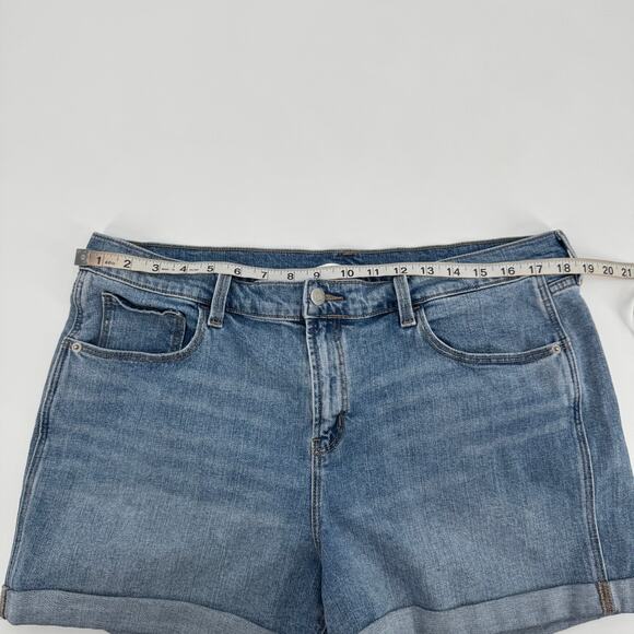 Old Navy Women's Size 16 Blue Light Wash Mid Rise Cuffed Boyfriend Denim Short - Picture 6 of 8